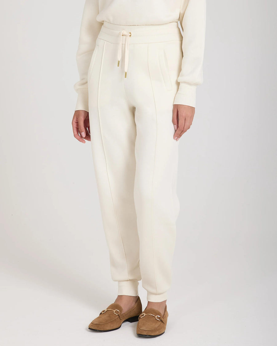 Cuffed trousers in brushed lyocell fleece with gold hardware and pockets, featuring a refined fit.