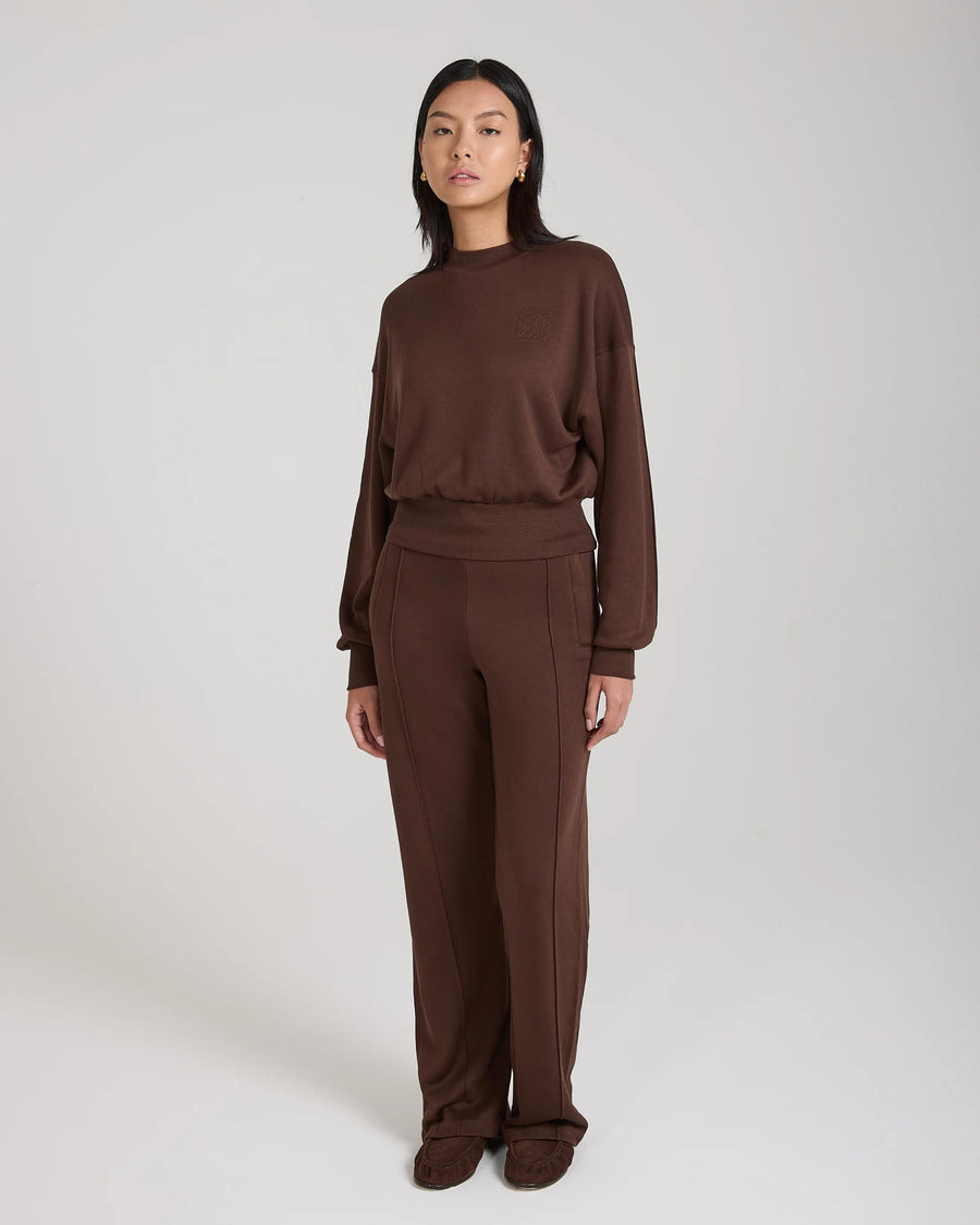 Chocolate brown Mello Lyocell Fleece Sweatshirt with debossing, relaxed fit, worn by a model.