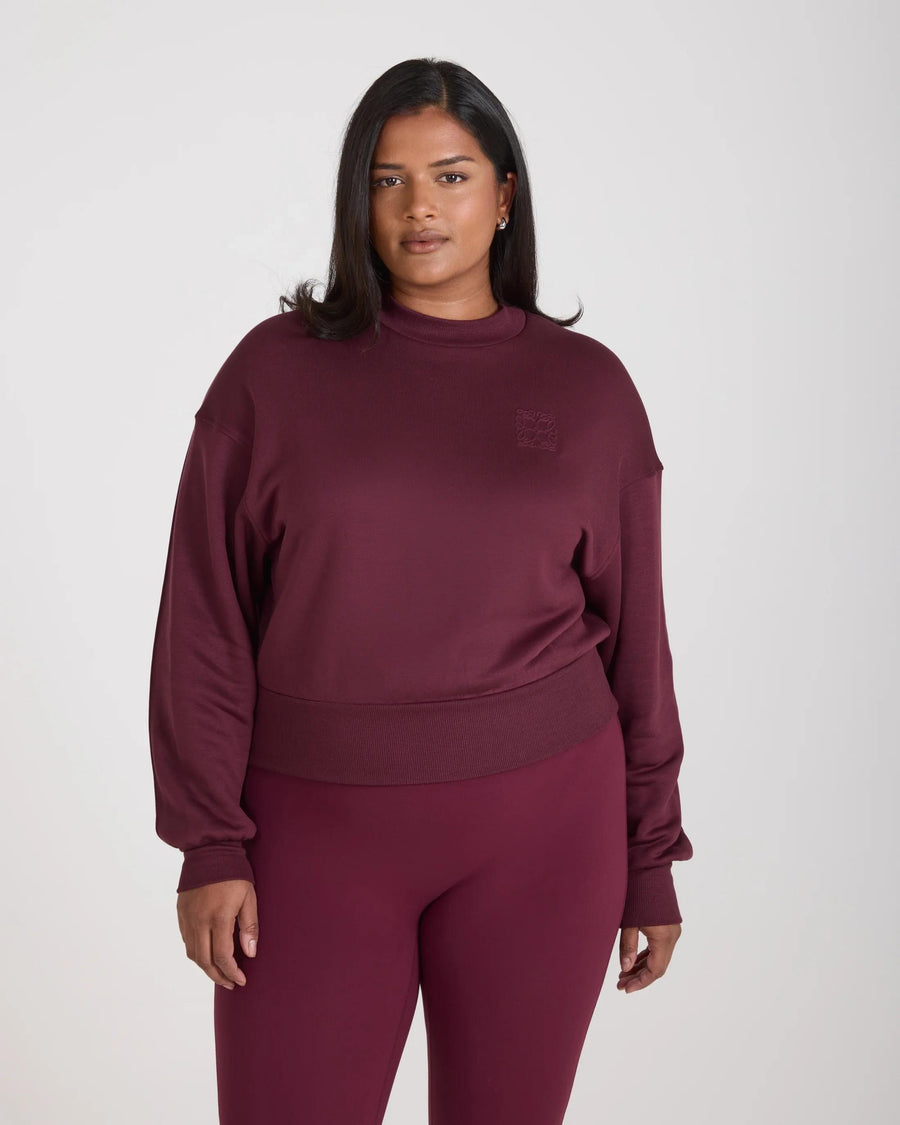 Fig sweatshirt with debossing in buttery-soft lyocell fleece, featuring a relaxed fit and drop shoulder design.