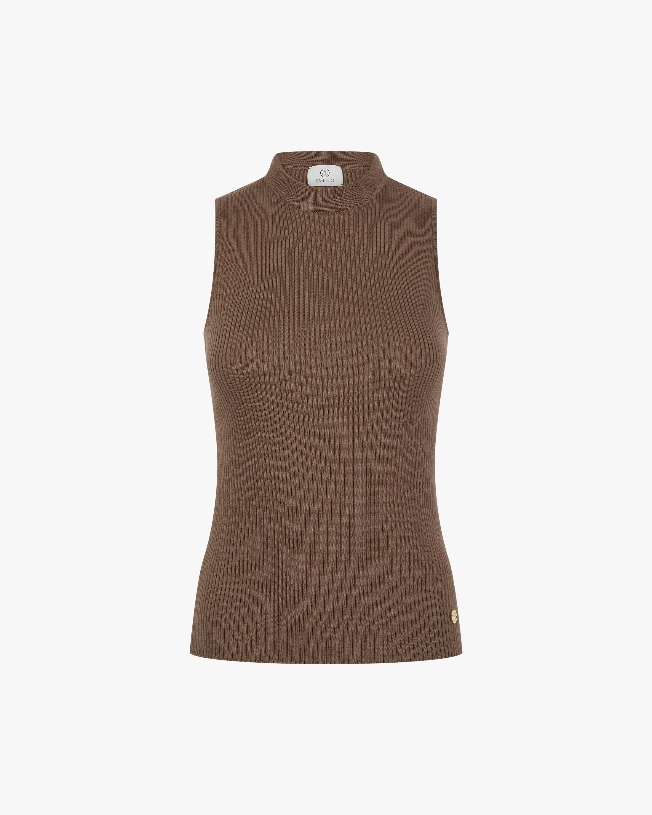 Taupe ribbed vest in cotton-cashmere with a sleeveless crew neck design, featuring a refined texture and gold hardware.