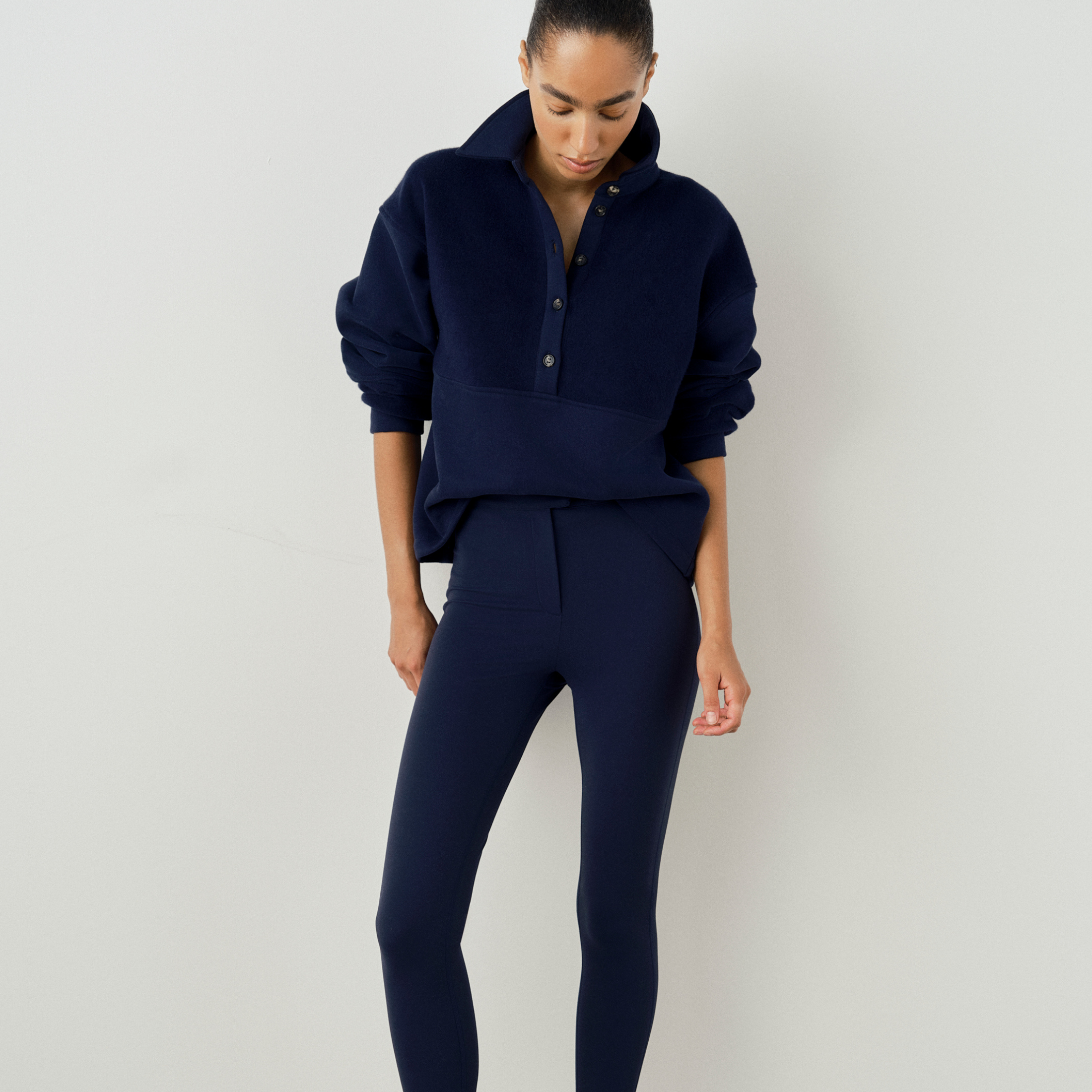 Made with recycled performance fibres, knitted in Portugal.